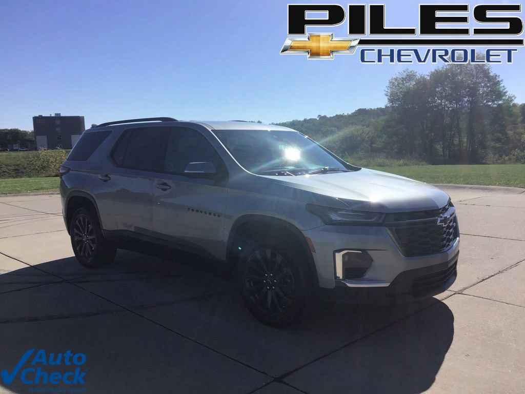 Used 2023 Chevrolet Traverse RS image 1