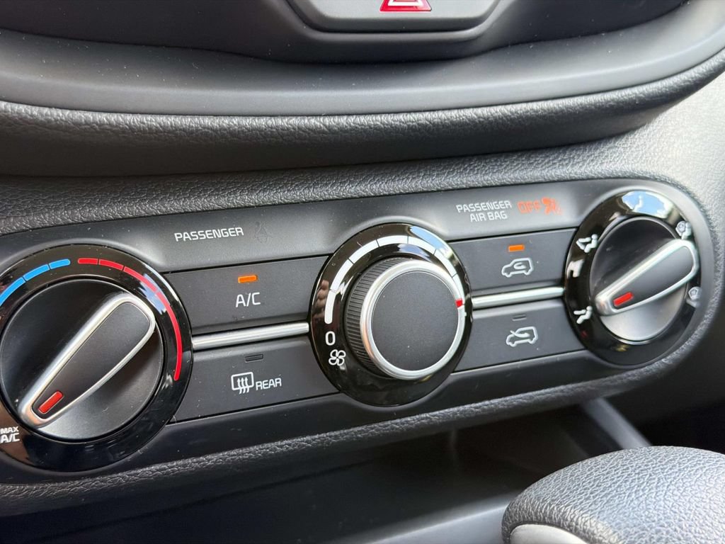 Used 2025 Kia Soul LX w/ LX Technology Package FWD image 23