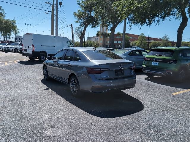Used 2023 Volkswagen Jetta SE image 4