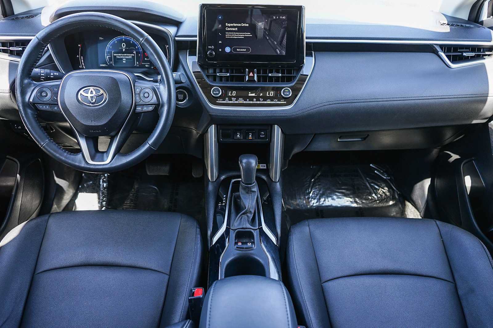 Used 2023 Toyota Corolla Cross XLE w/ Convenience Package FWD image 12