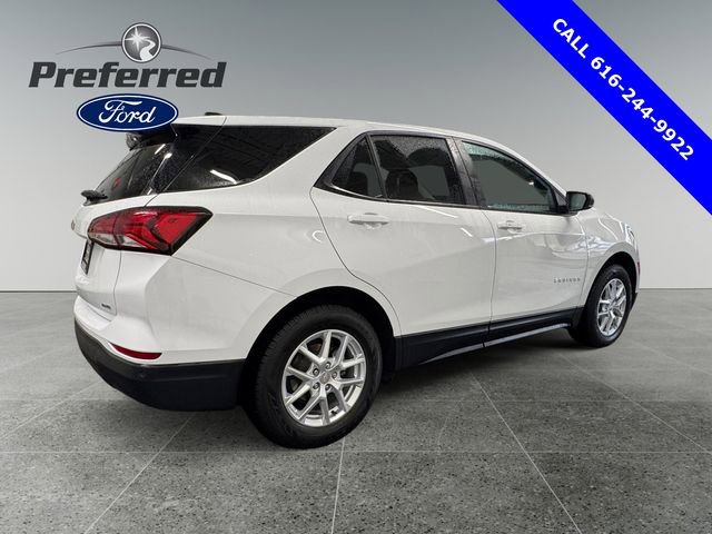 Used 2022 Chevrolet Equinox LS w/ LS Convenience Package image 3