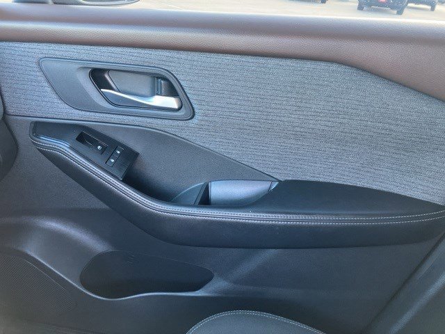 Used 2022 Nissan Rogue SV image 19