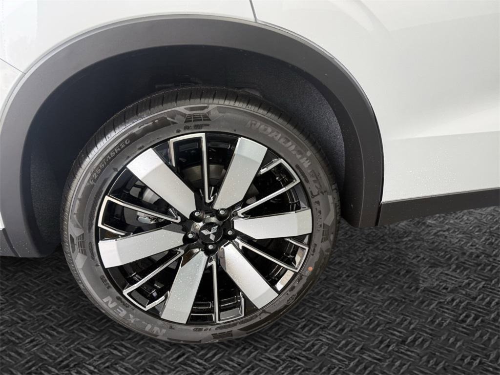 New 2025 Mitsubishi Outlander SE image 12