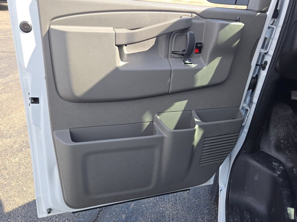 New 2026 Chevrolet Express 2500 w/ Communications Package RWD image 17