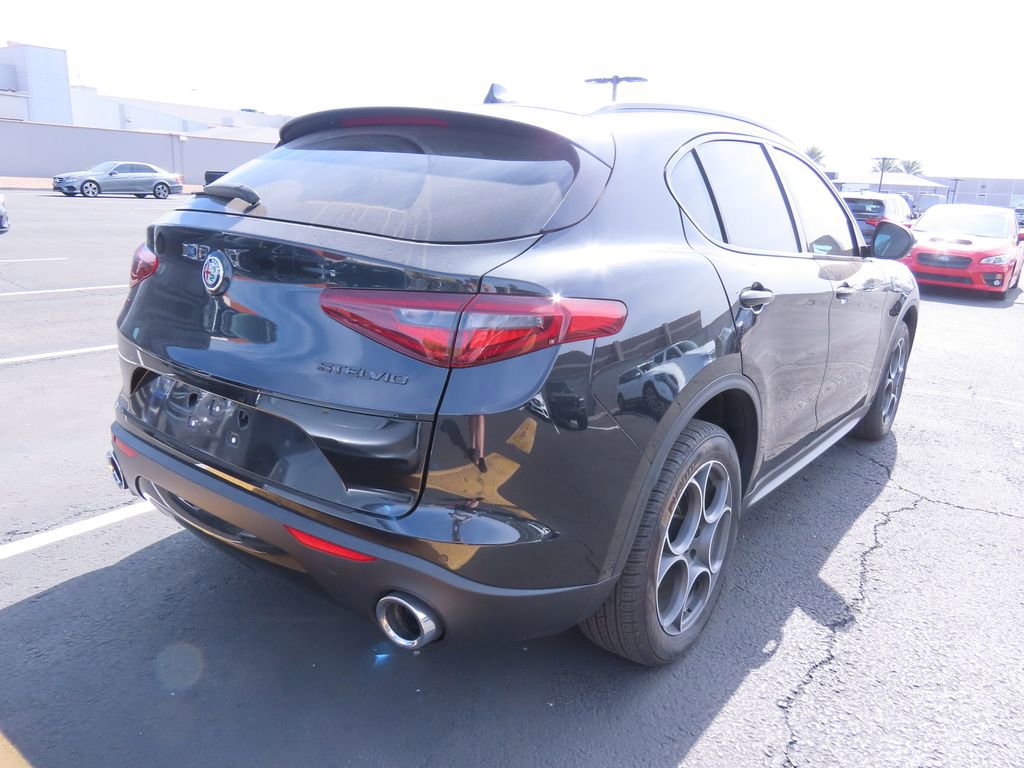 Used 2021 Alfa Romeo Stelvio Sprint w/ Nero Edizione image 4