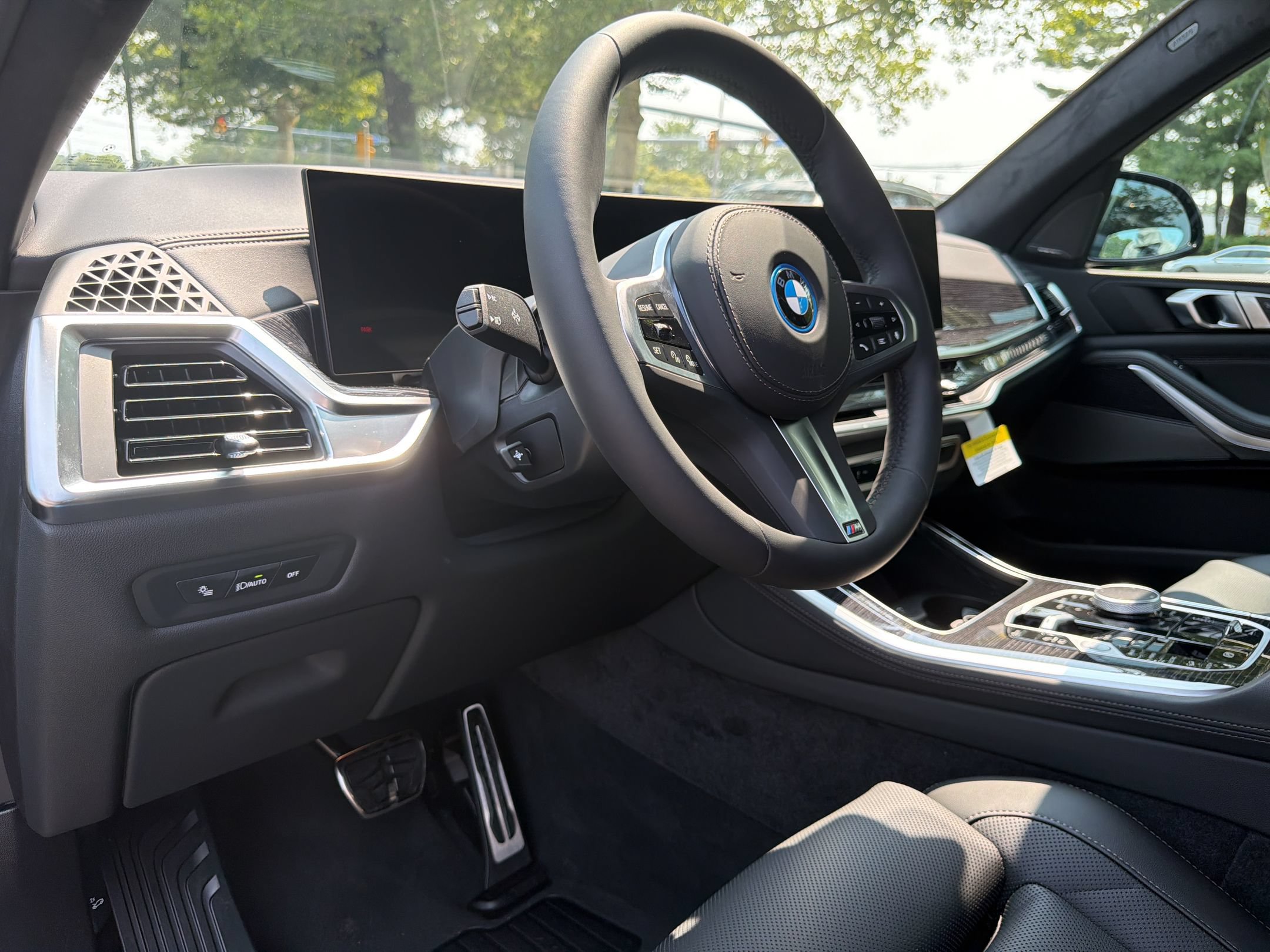 New 2026 BMW X5 xDrive50e w/ M Sport Package AWD/4WD image 4