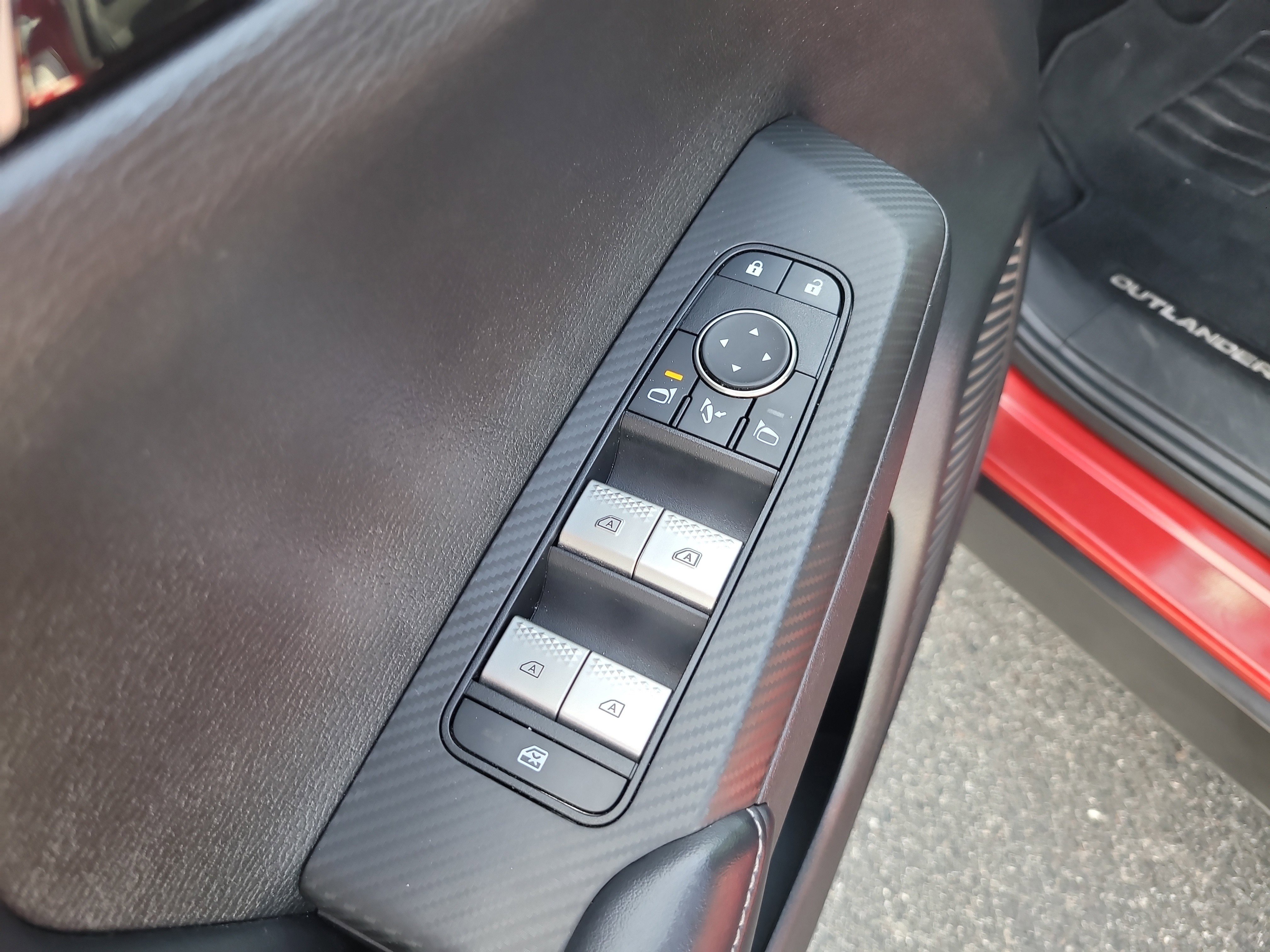 Used 2024 Mitsubishi Outlander SE image 15