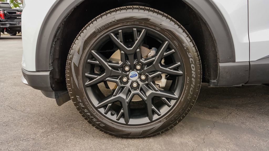 Used 2025 Ford Explorer Platinum w/ Ultimate Package image 9