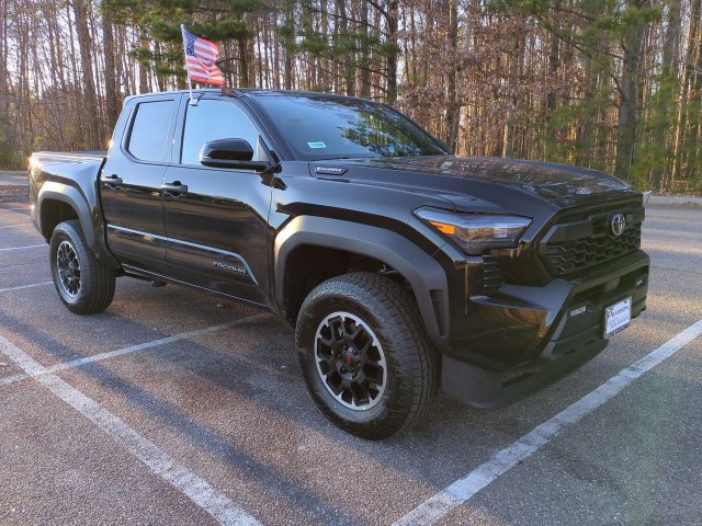 Used 2026 Toyota Tacoma TRD Off-Road w/ TRD Off Road Upgrade Package AWD/4WD image 2