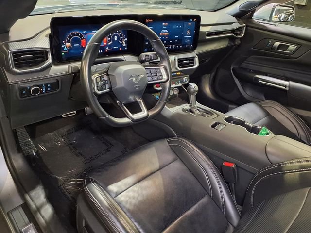 Used 2025 Ford Mustang Premium RWD image 4