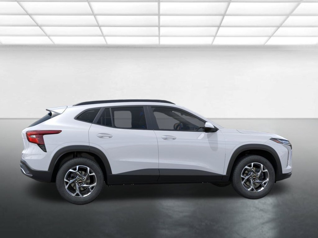 New 2026 Chevrolet Trax LT w/ Sunroof Package FWD image 5