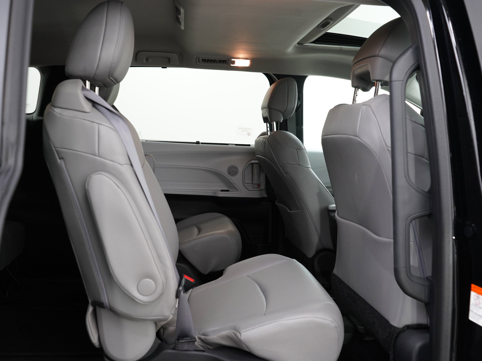 Used 2025 Toyota Sienna XLE w/ XLE Plus Package AWD/4WD image 14