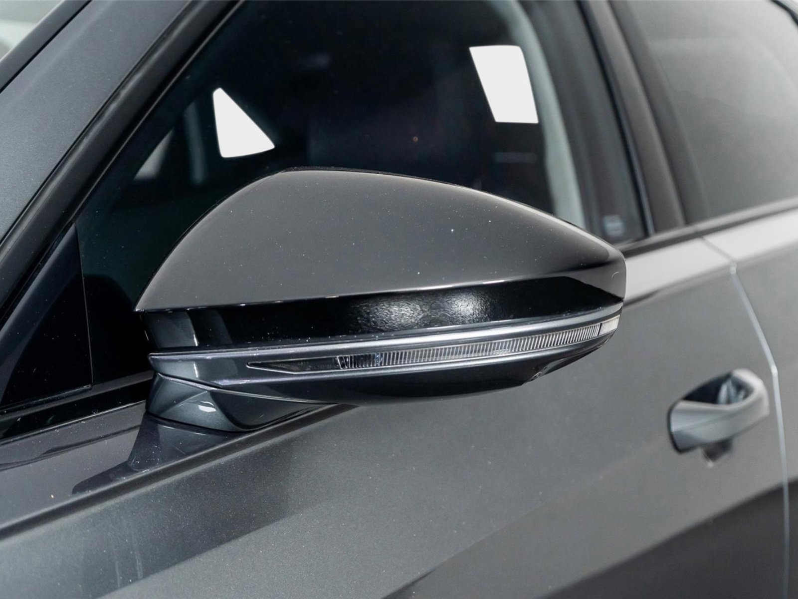 Used 2022 Audi S8 w/ S8 Executive Package image 25