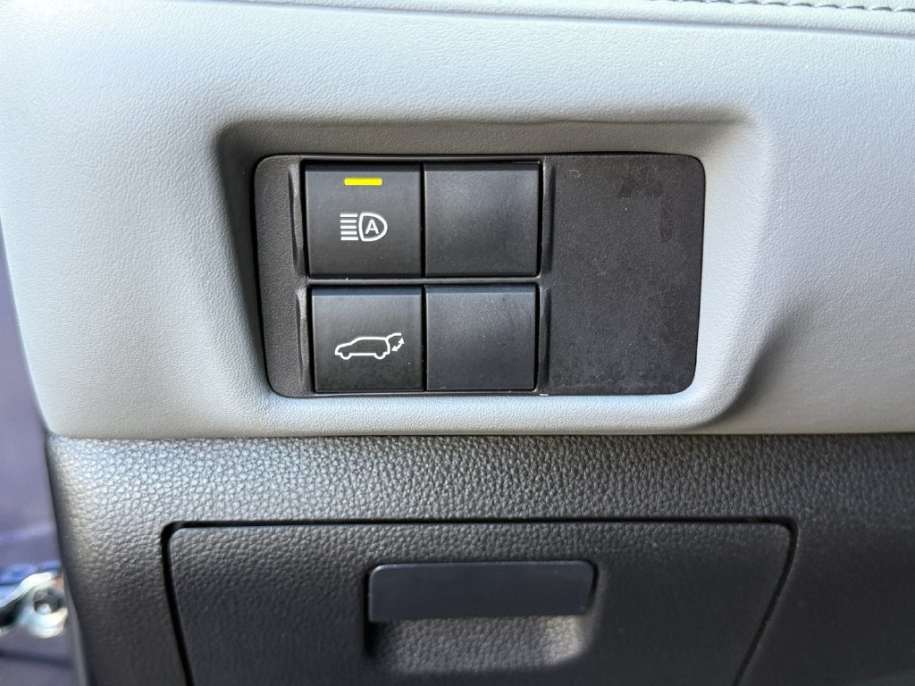 Used 2022 Toyota Highlander XLE AWD/4WD image 21
