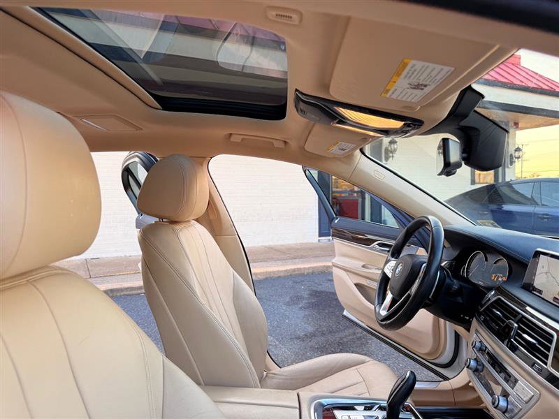 Used 2016 BMW 740i image 14