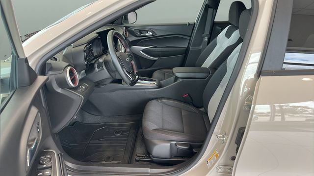 Used 2026 Chevrolet Trax RS w/ Driver Confidence Package FWD image 8