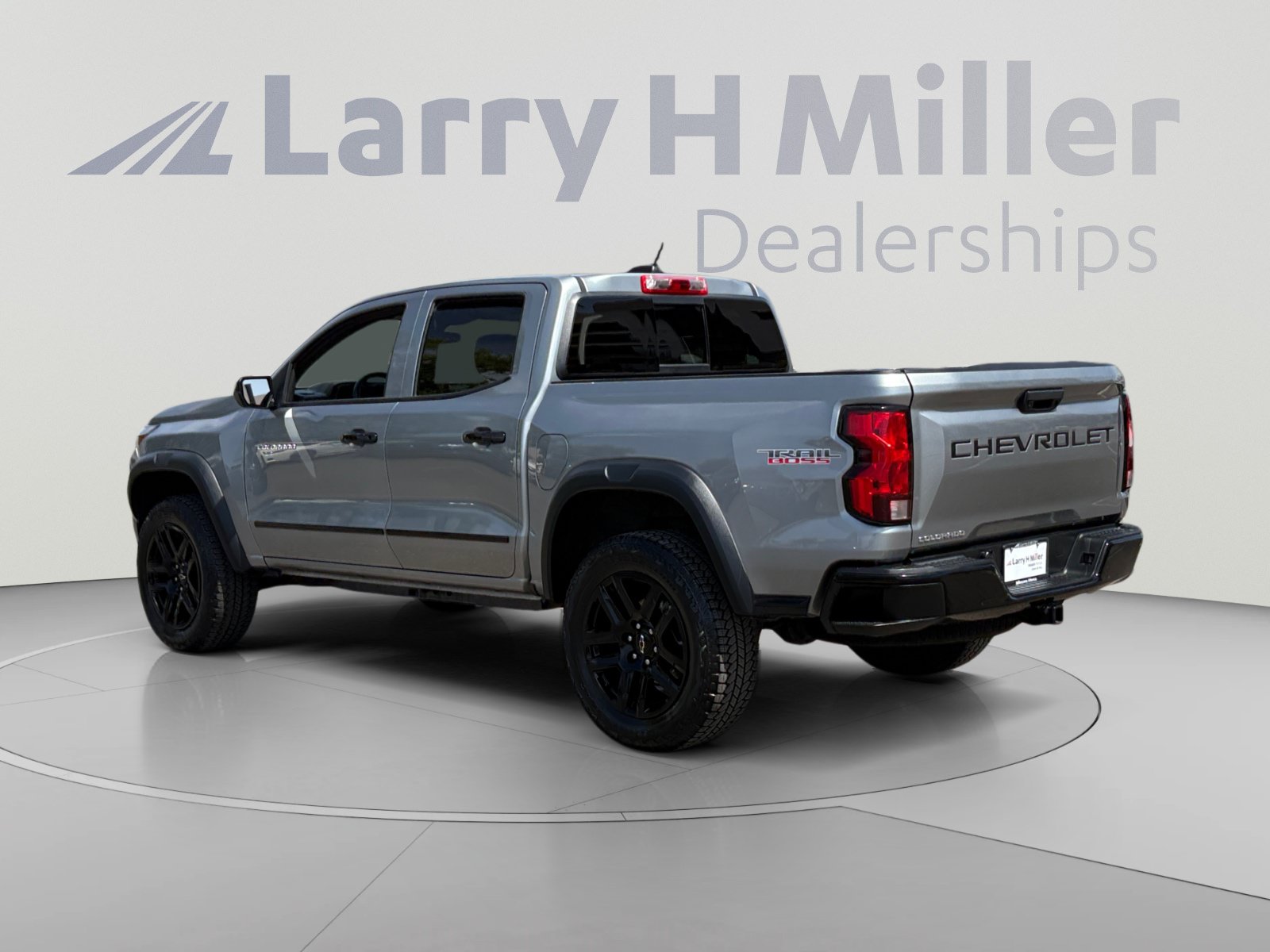 Used 2023 Chevrolet Colorado Trail Boss w/ Advanced Trailering Package AWD/4WD image 3