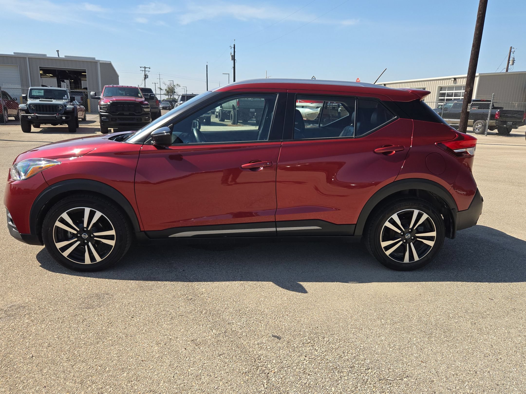 Used 2019 Nissan Kicks SR w/ SR Premium Package FWD image 6