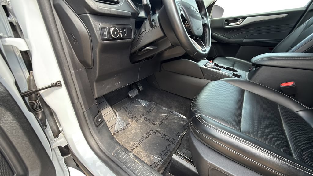 Used 2025 Ford Escape Platinum AWD/4WD image 19