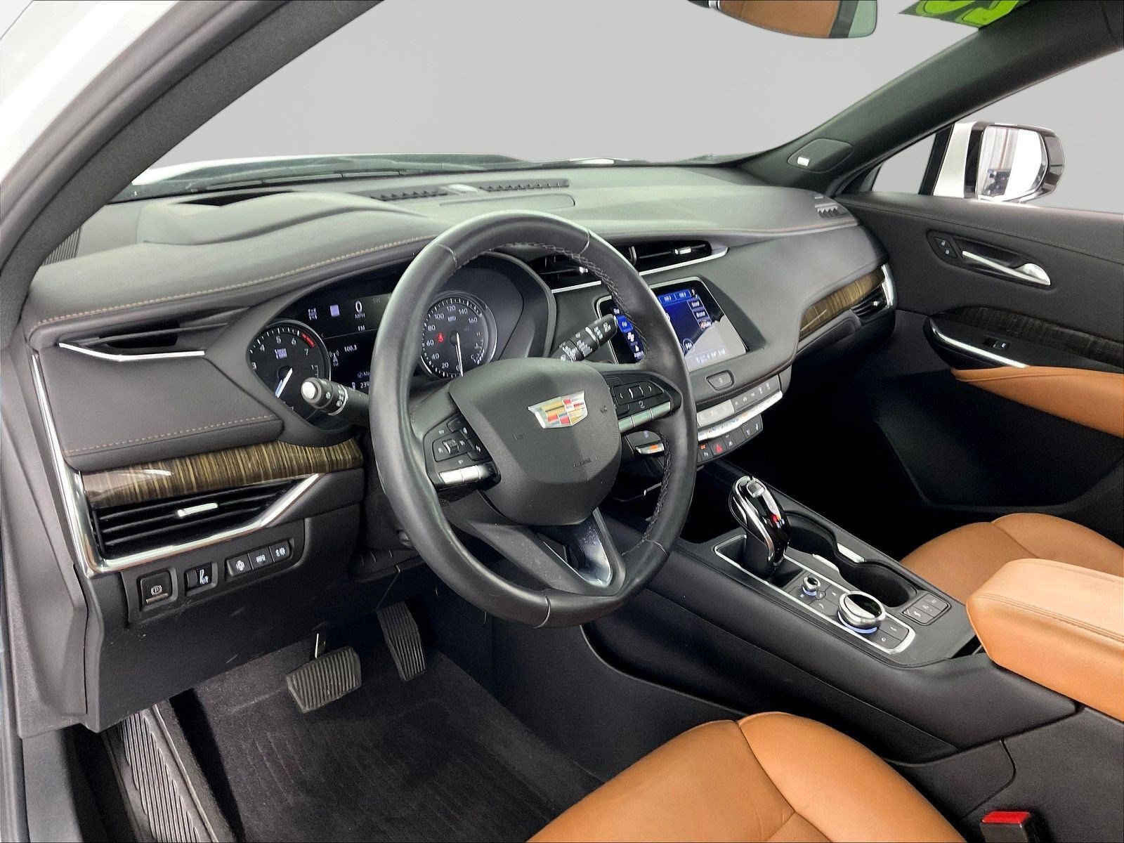 Used 2023 Cadillac XT4 Premium Luxury w/ Technology Package AWD/4WD image 17