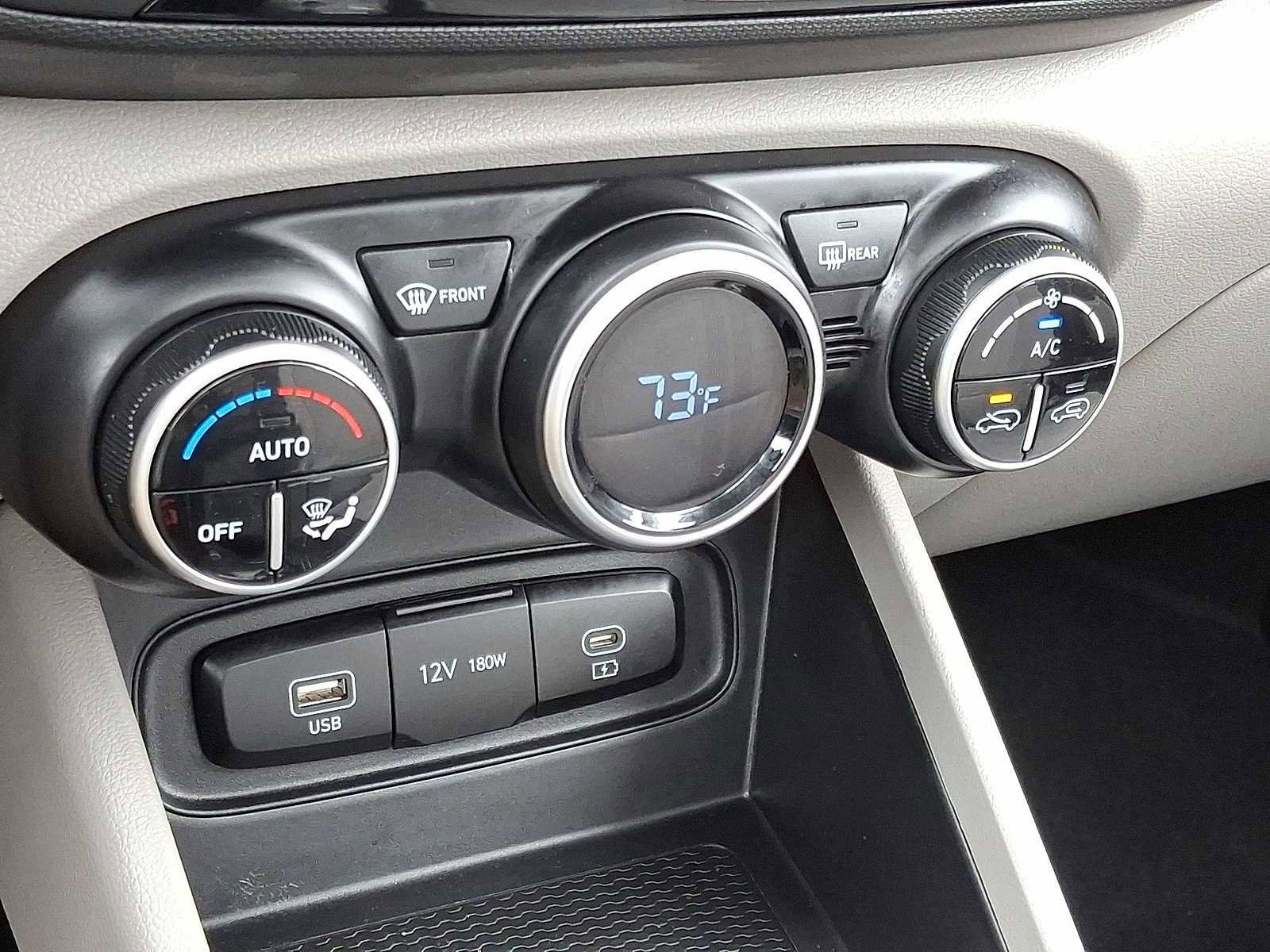 Used 2025 Hyundai Venue SEL image 23