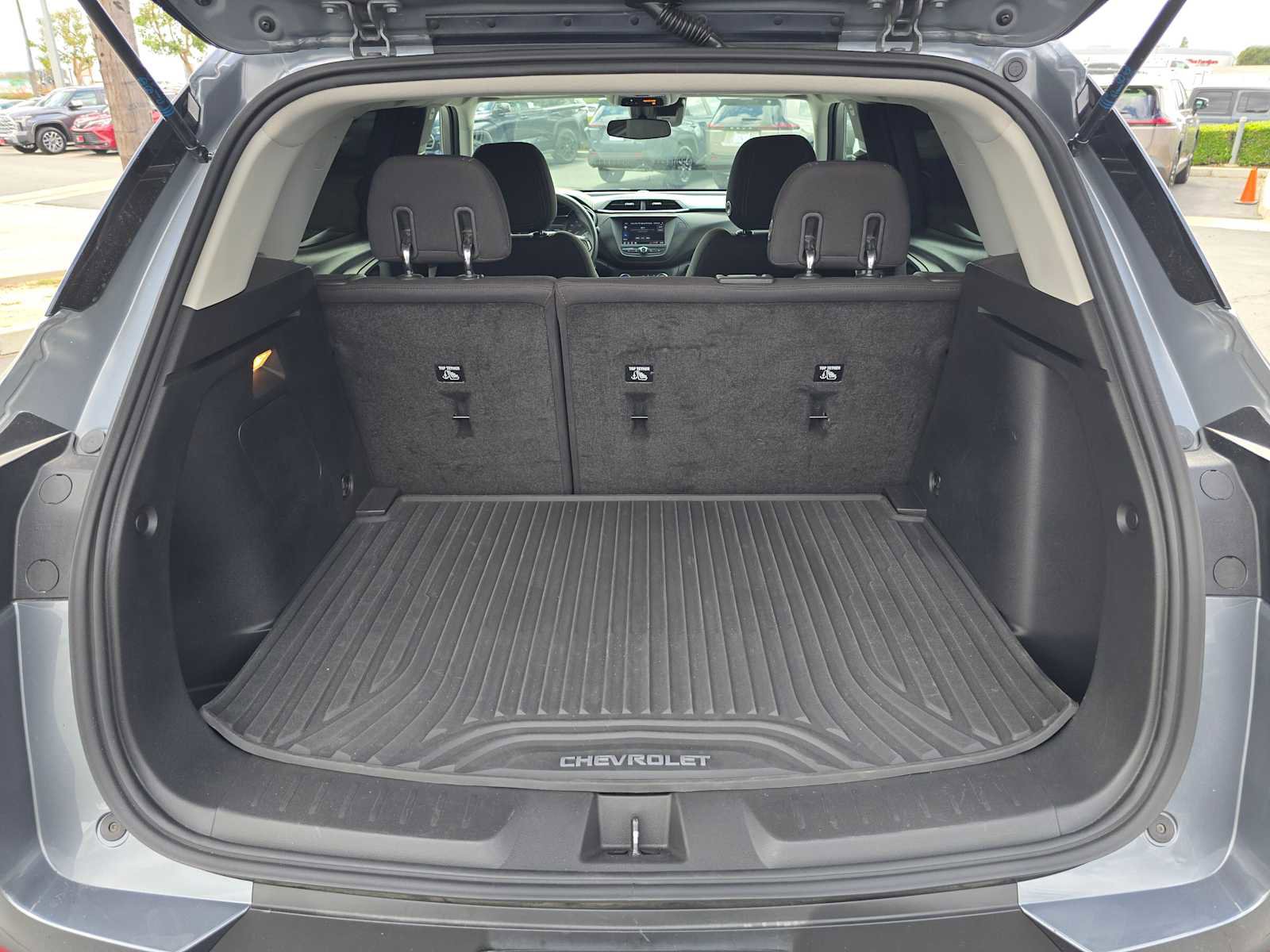 Used 2022 Chevrolet TrailBlazer LT w/ LPO, Blackout Package FWD image 16