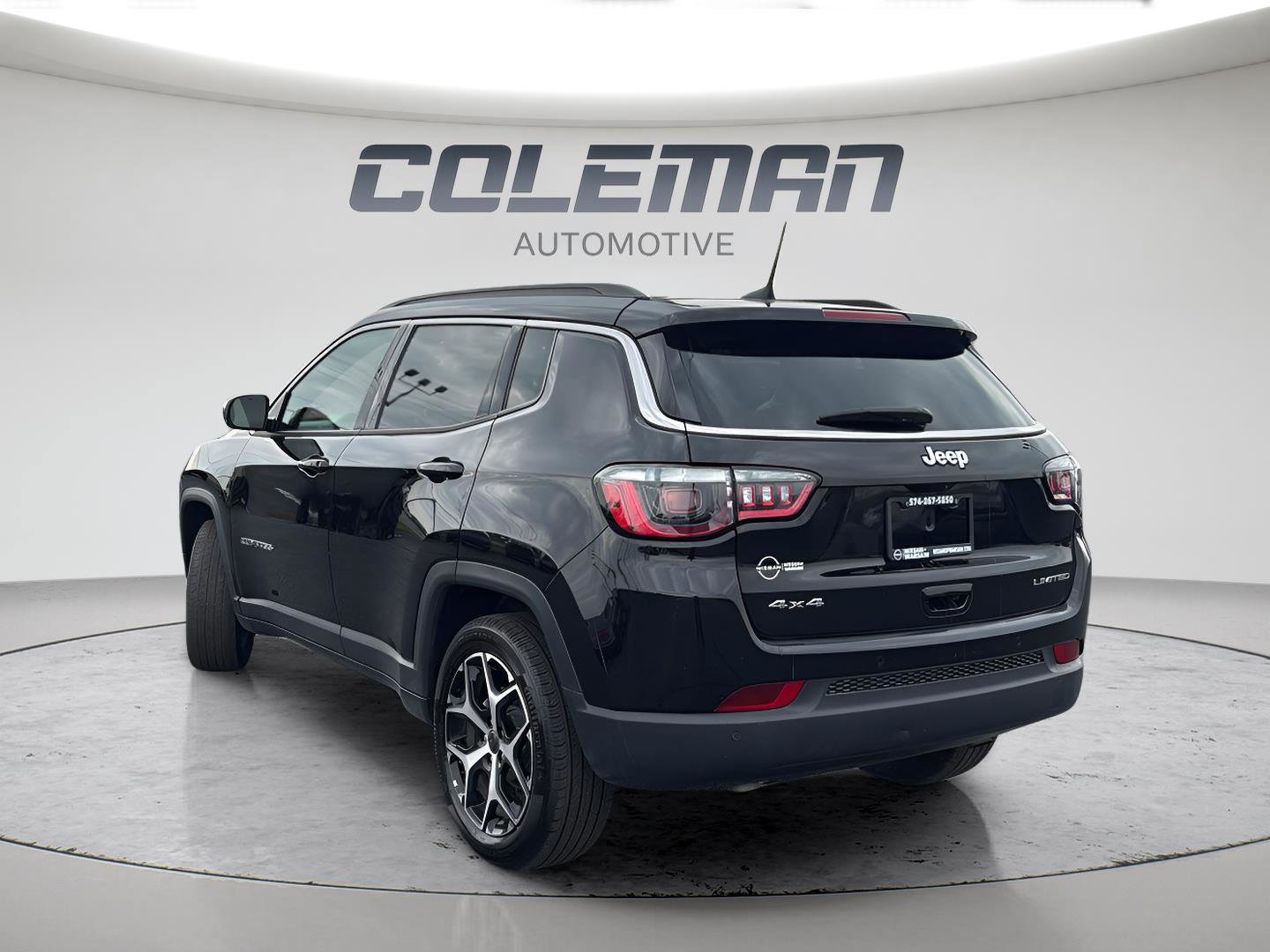 Used 2025 Jeep Compass Limited image 3