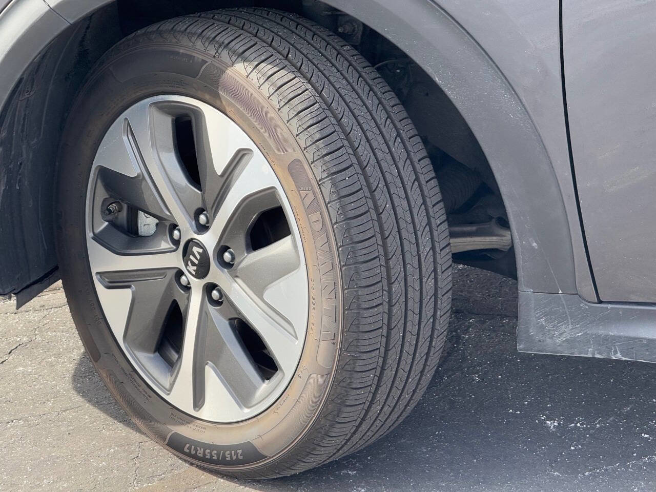 Used 2020 Kia Niro EX image 16