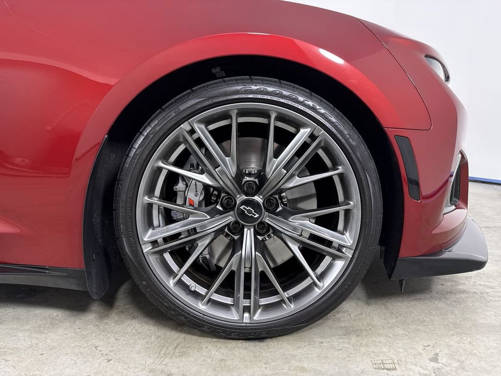 Used 2022 Chevrolet Camaro ZL1 RWD image 15