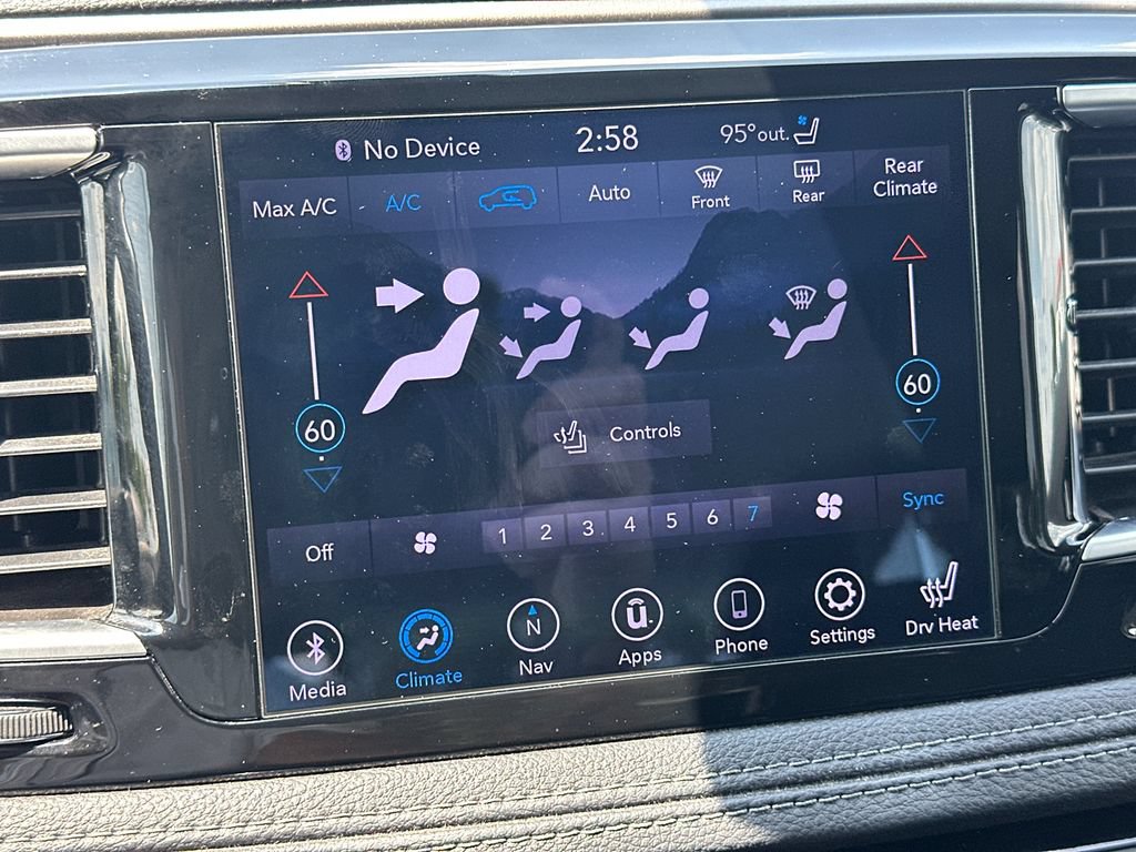 Used 2019 Chrysler Pacifica Limited FWD image 27
