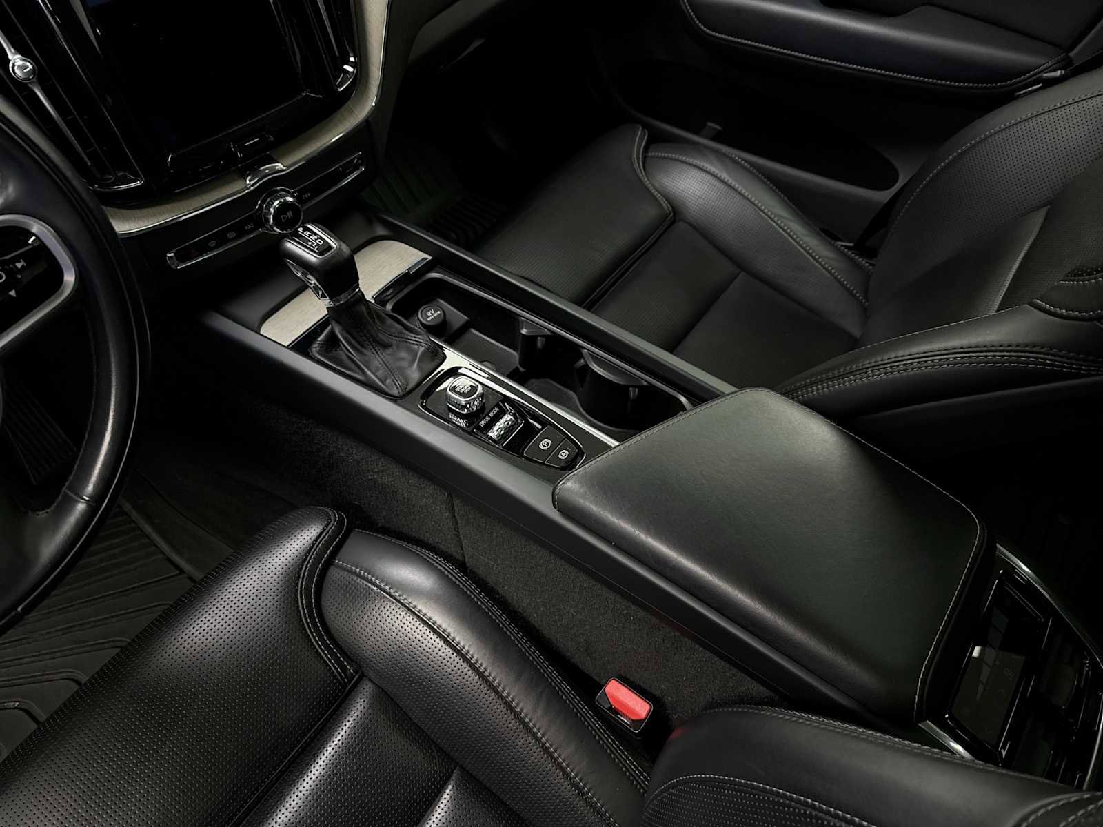 Used 2021 Volvo XC60 T5 Inscription w/ Climate Package image 29