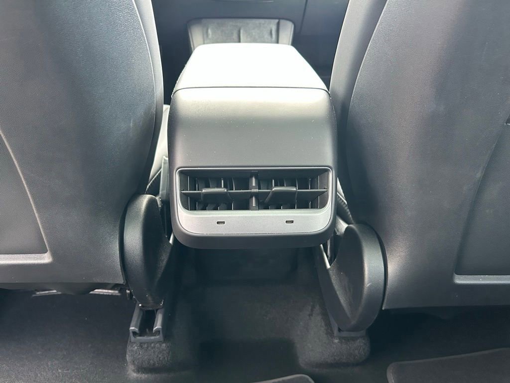 Used 2024 Tesla Model Y 2WD image 53