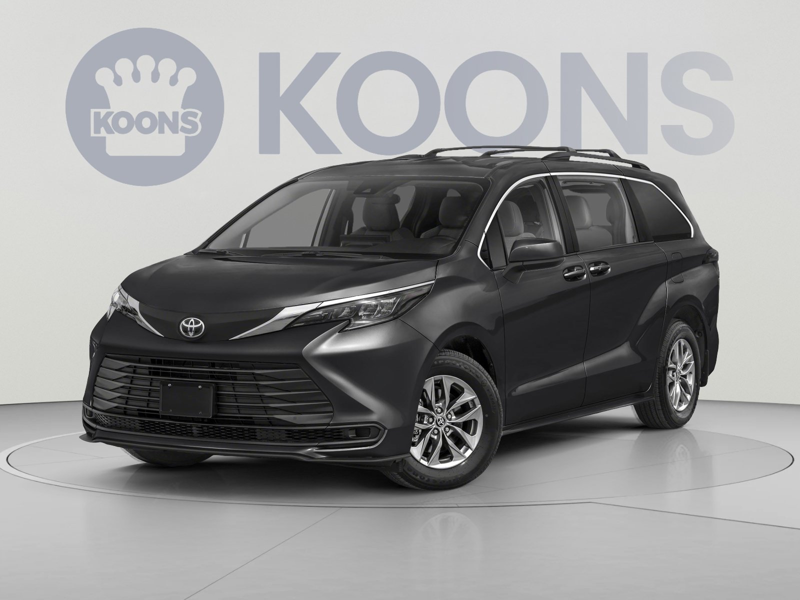 Used 2025 Toyota Sienna LE FWD image 1