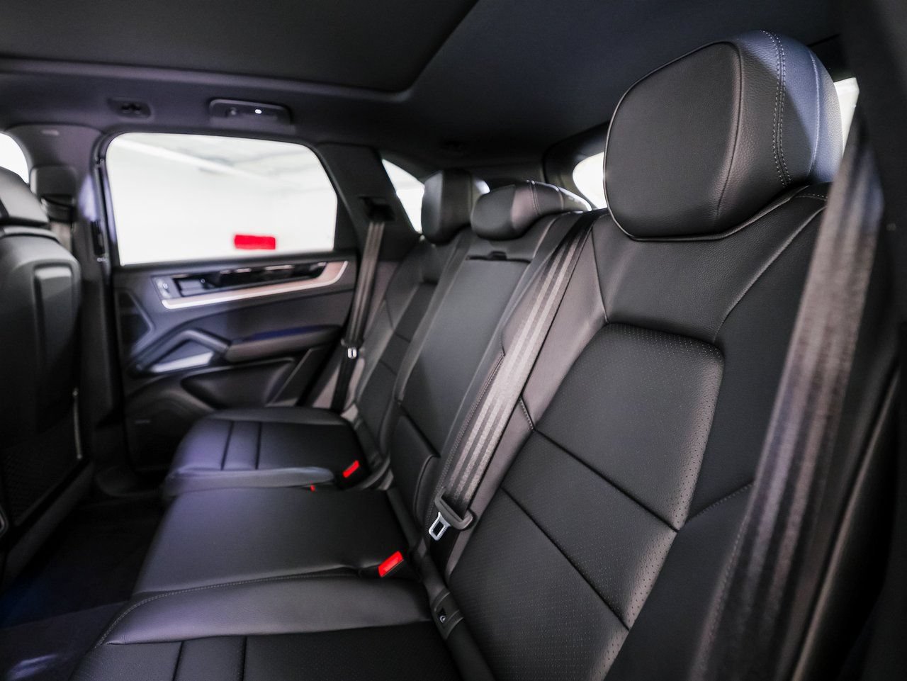 Certified 2026 Porsche Cayenne AWD/4WD image 25