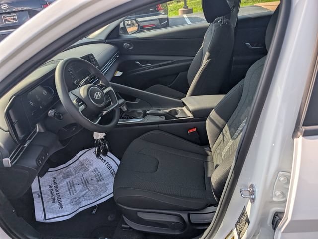 New 2026 Hyundai Elantra SE FWD image 18