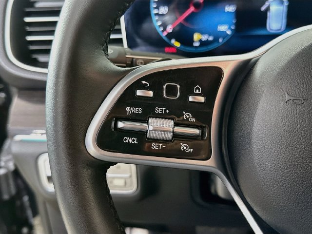 Used 2022 Mercedes-Benz GLE 350 w/ Premium Package image 13