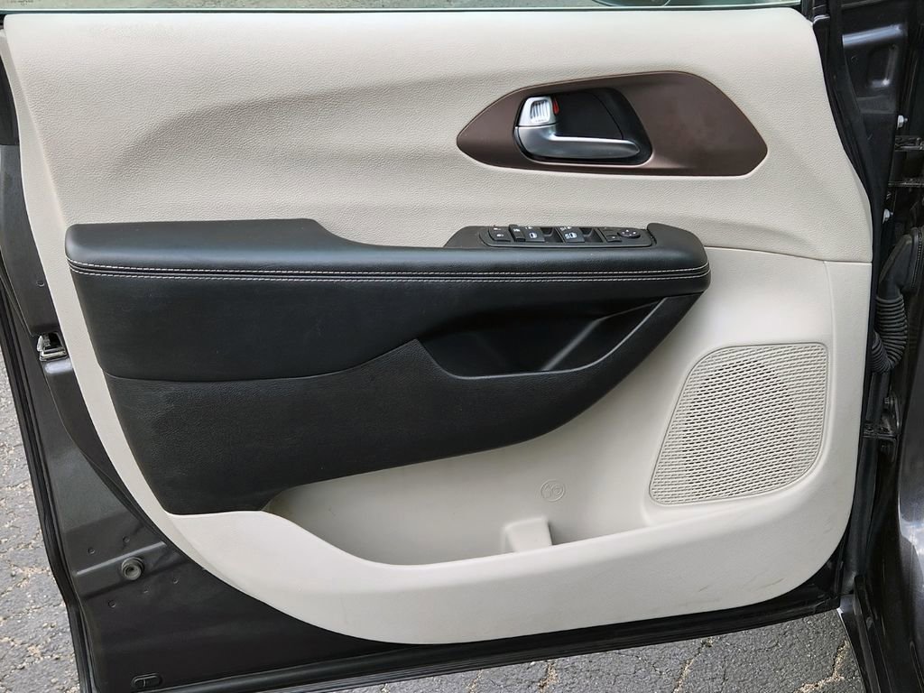 Used 2023 Chrysler Voyager LX FWD image 24