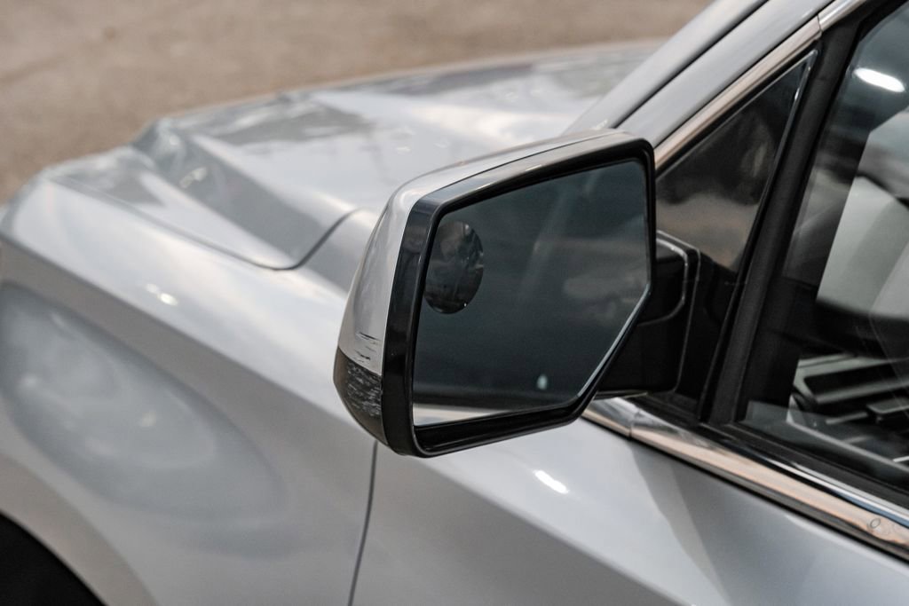 Used 2018 Chevrolet Suburban LT image 43