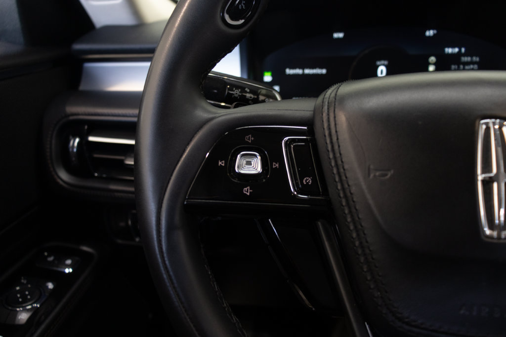 Used 2023 Lincoln Aviator AWD image 28