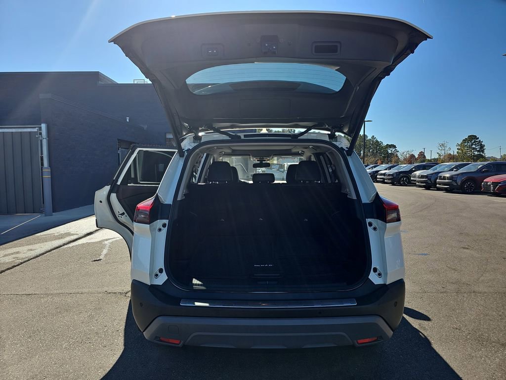 Used 2022 Nissan Rogue SV w/ SV Premium Package image 16