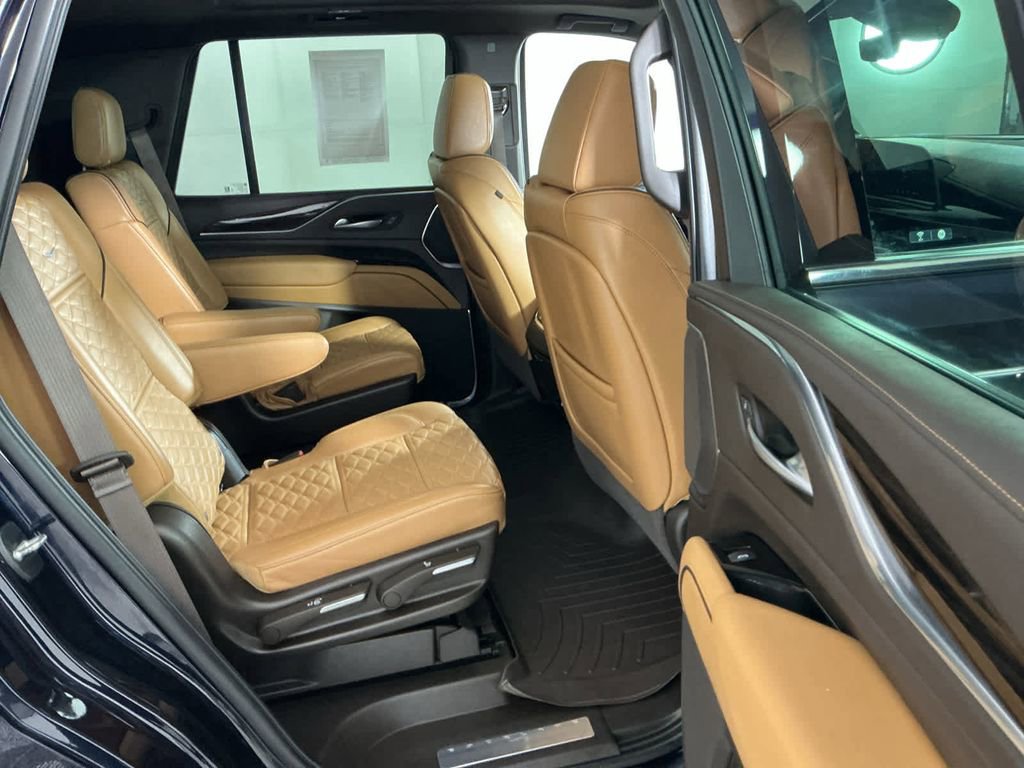 Used 2022 Cadillac Escalade Premium Luxury image 15