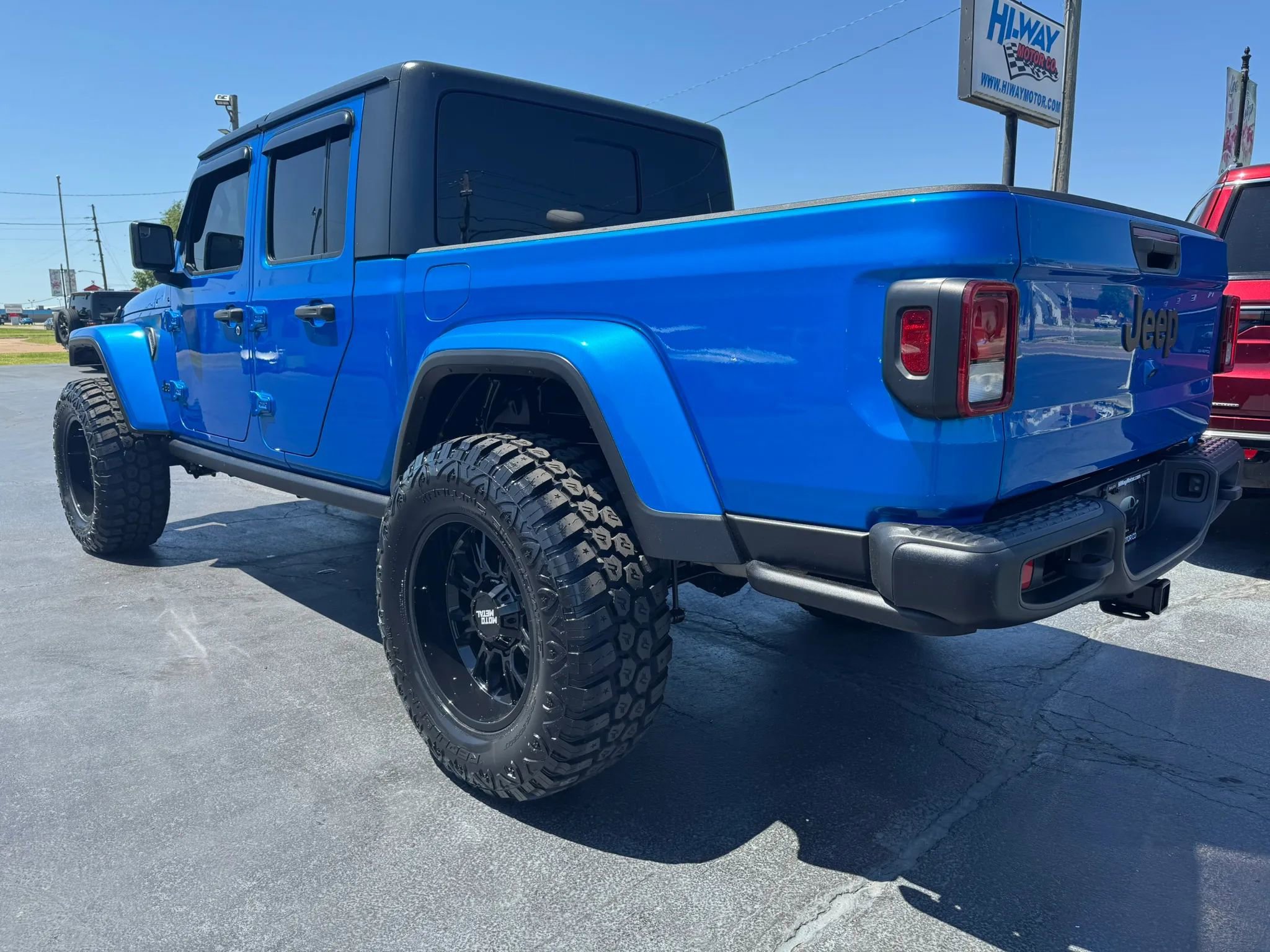 Used 2023 Jeep Gladiator Sport AWD/4WD image 12