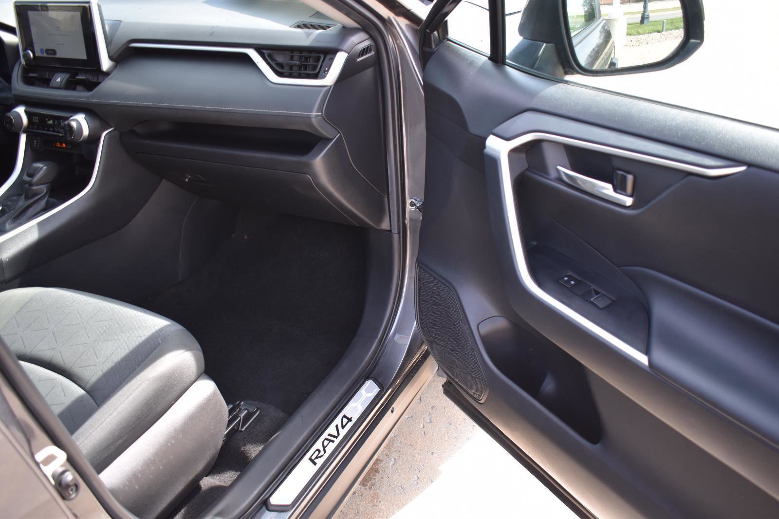Used 2024 Toyota RAV4 XLE AWD/4WD image 15