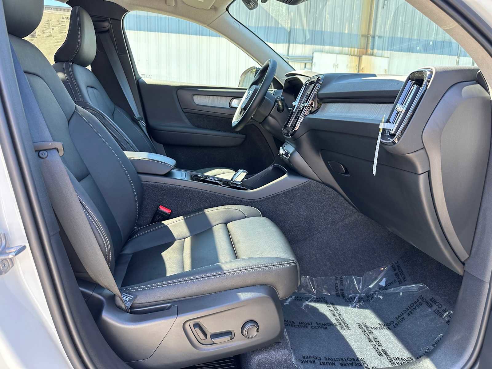 New 2025 Volvo XC40 B5 Plus w/ Protection Package Premier image 10