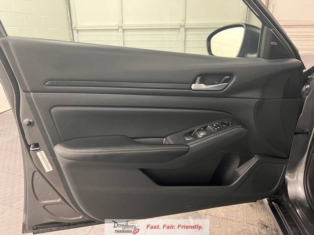 Used 2025 Nissan Altima 2.5 SV FWD image 28