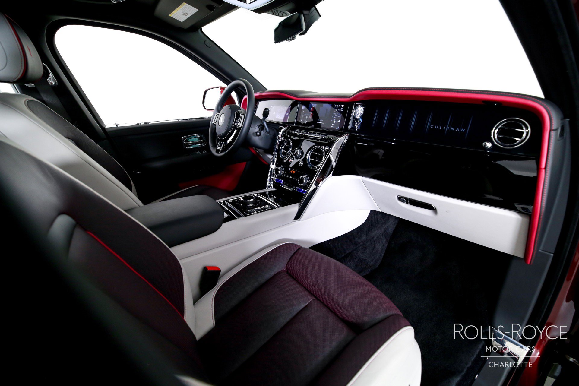 Certified 2025 Rolls-Royce Cullinan AWD/4WD image 35