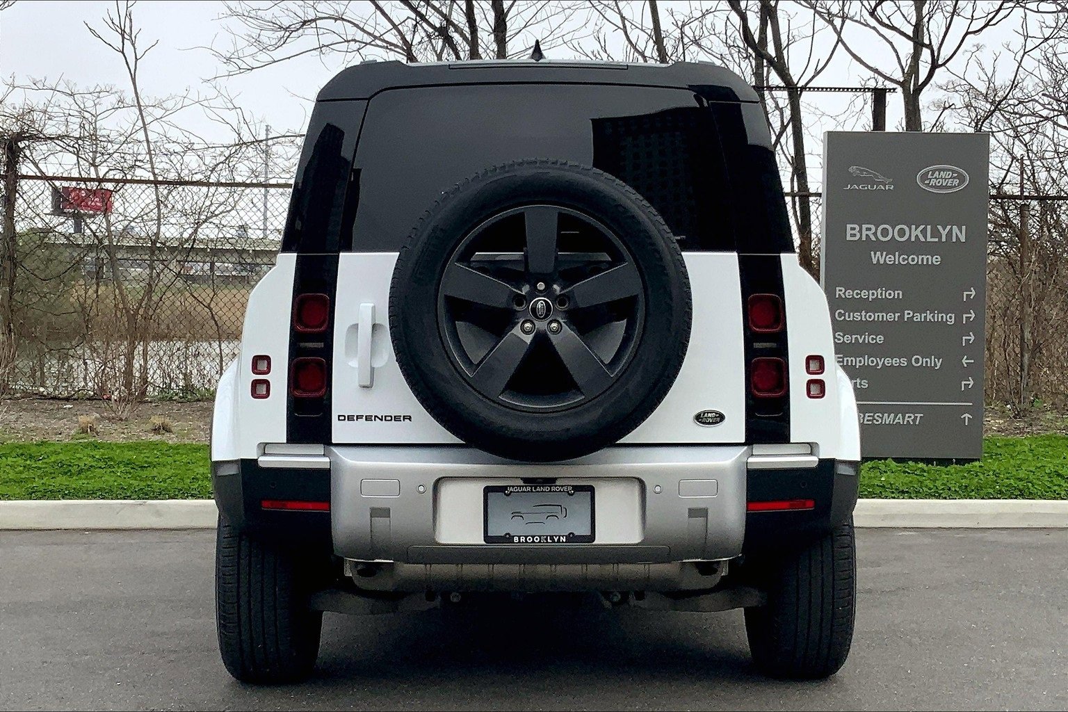 Used 2022 Land Rover Defender 110 S image 4