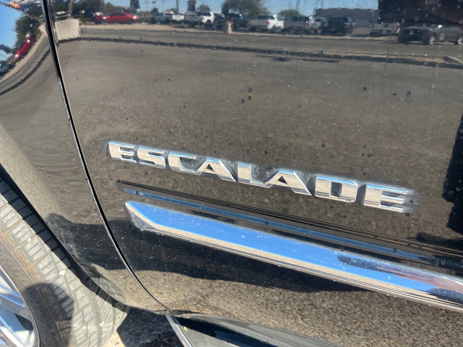 Used 2014 Cadillac Escalade Luxury image 24