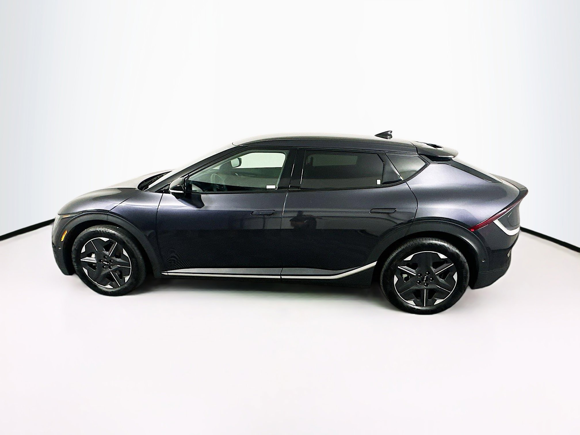 Used 2025 Kia EV6 Light w/ Light LR Technology Package RWD image 4