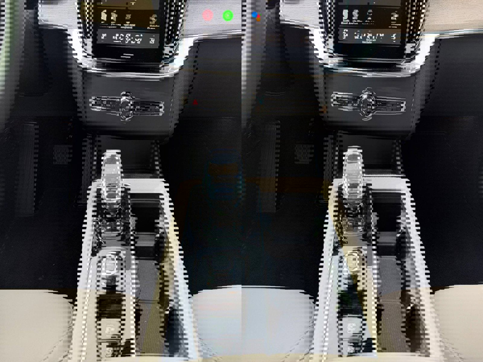 New 2025 Volvo XC90 T8 Core image 11